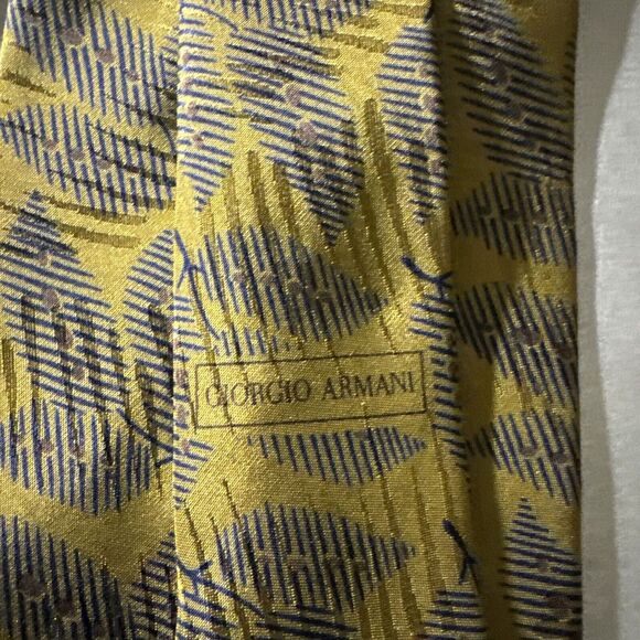PRE OWNED DESIGNER GIORGIO ARMANI TIE - Picture 5 of 5